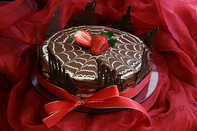 20 Tort de ciocolata cu crema de capsuni